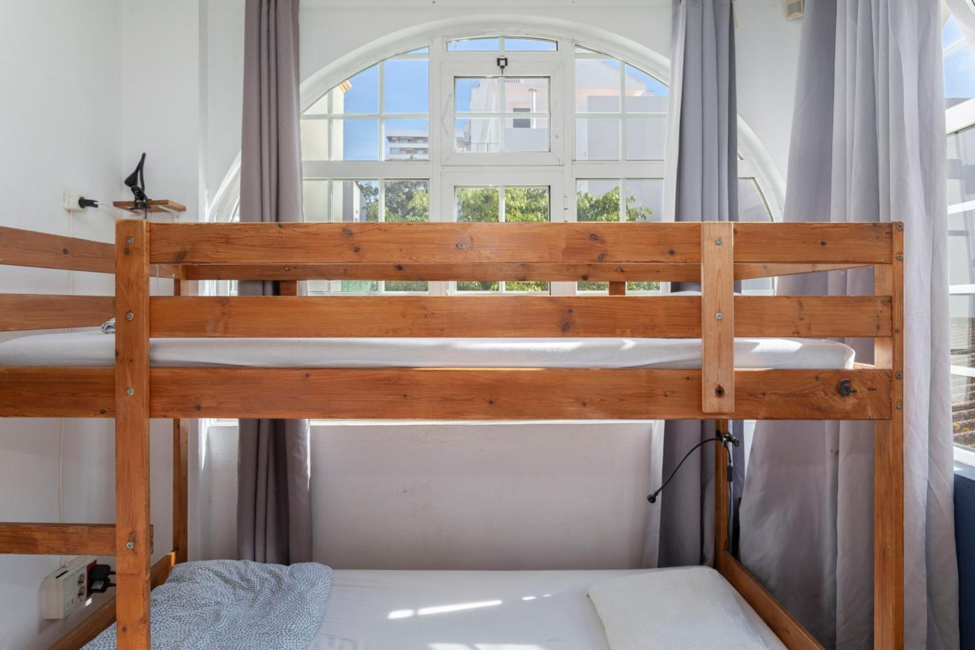 Le Penguin Hostel Faro Exteriör bild