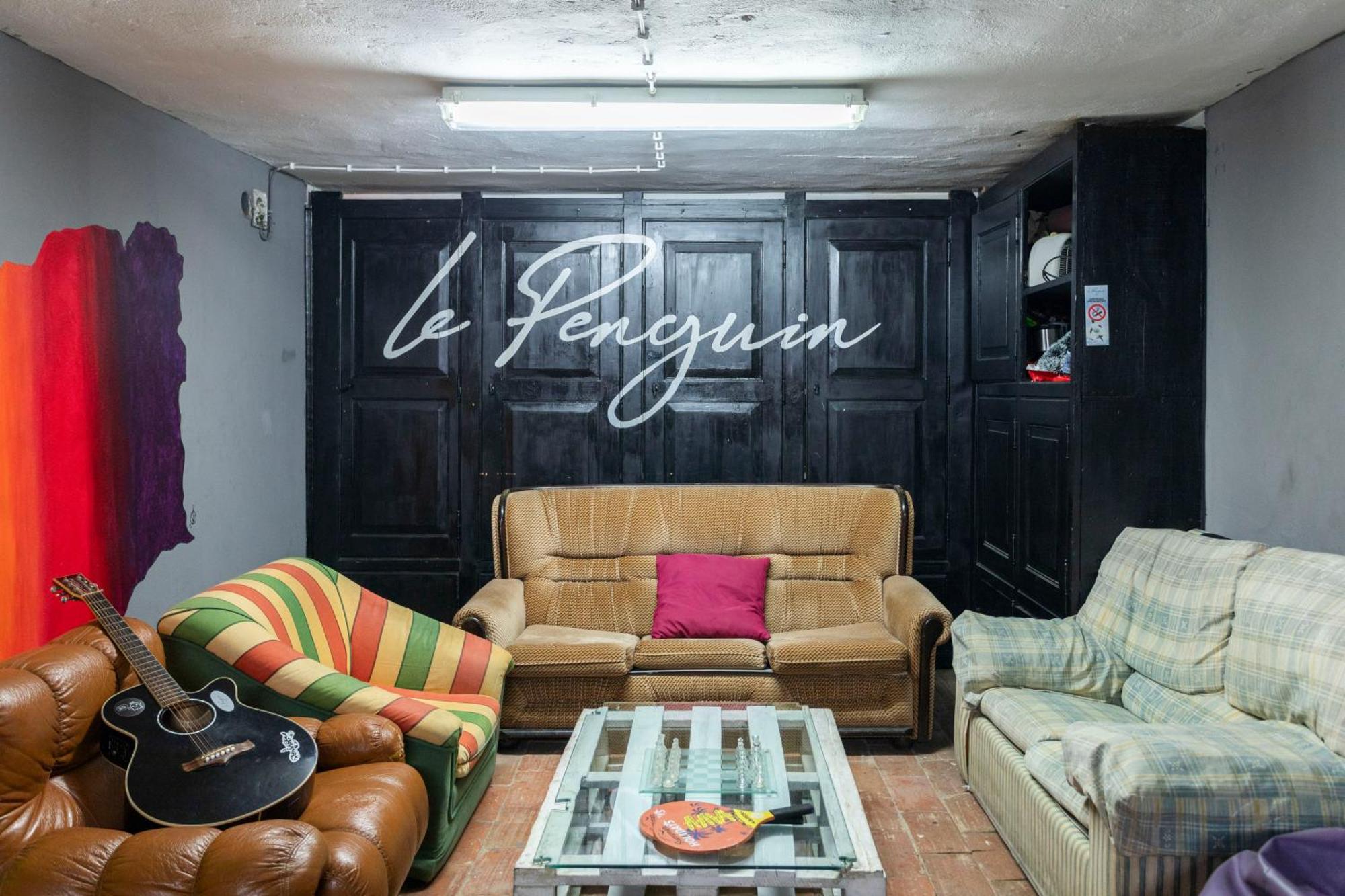 Le Penguin Hostel Faro Exteriör bild