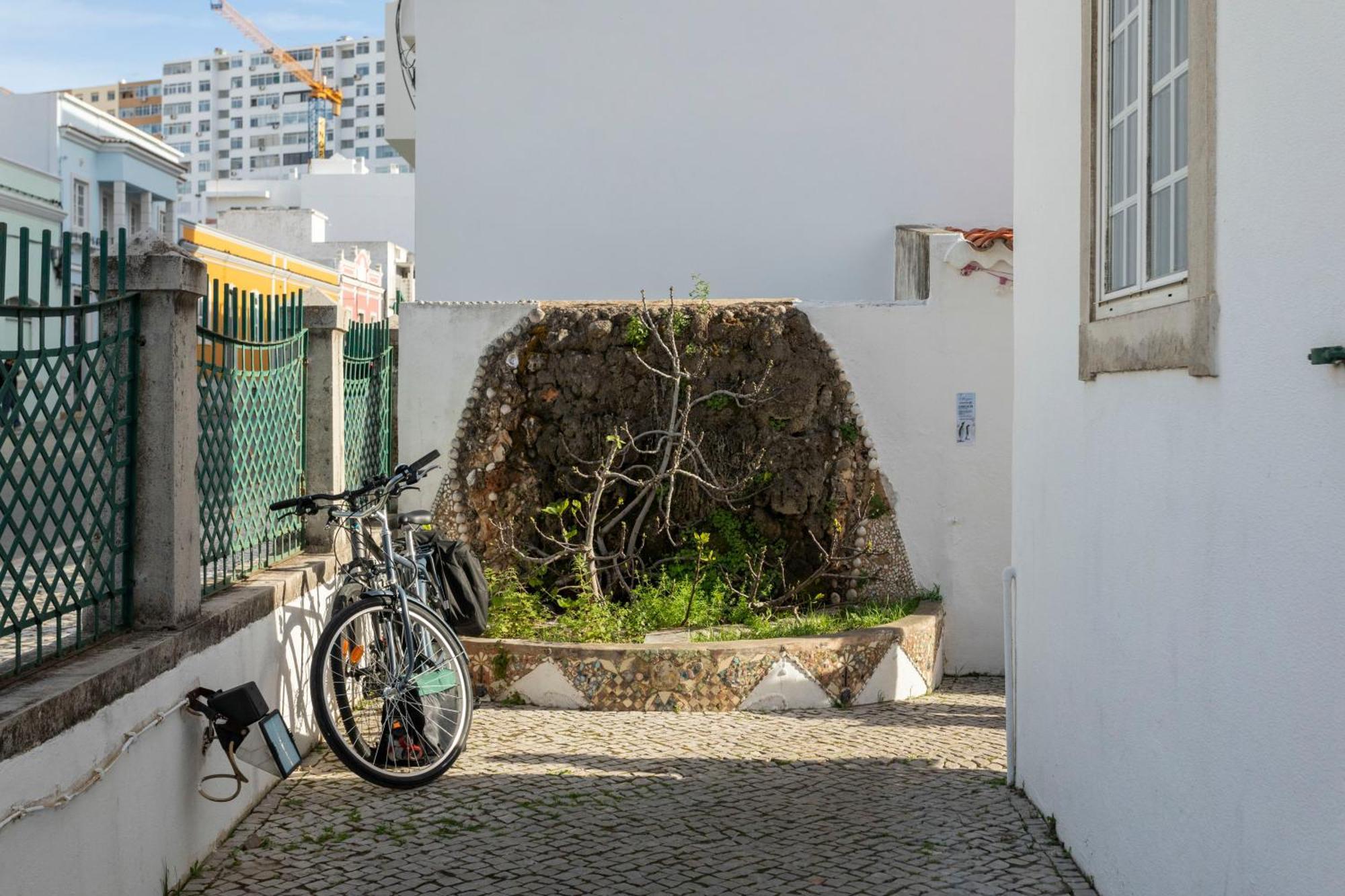 Le Penguin Hostel Faro Exteriör bild