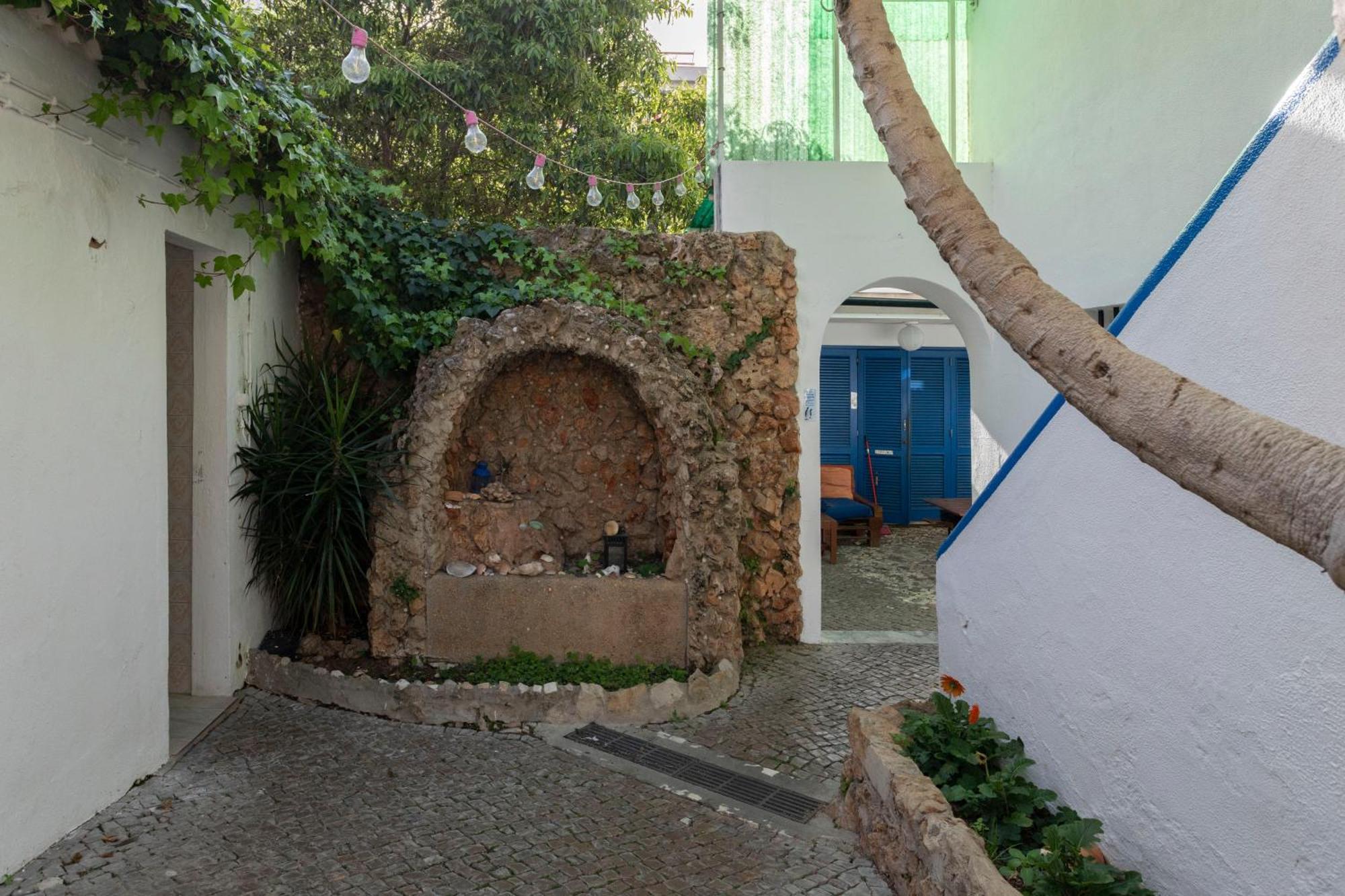 Le Penguin Hostel Faro Exteriör bild